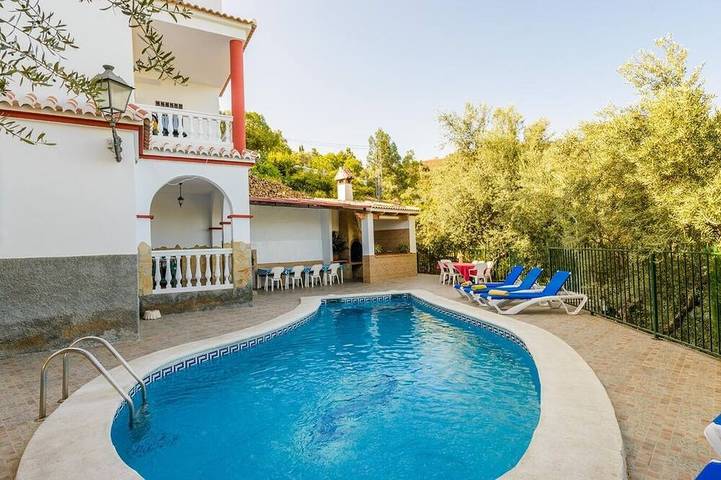 Ferienhaus für 20 Personen, mit Garten in Sayalonga