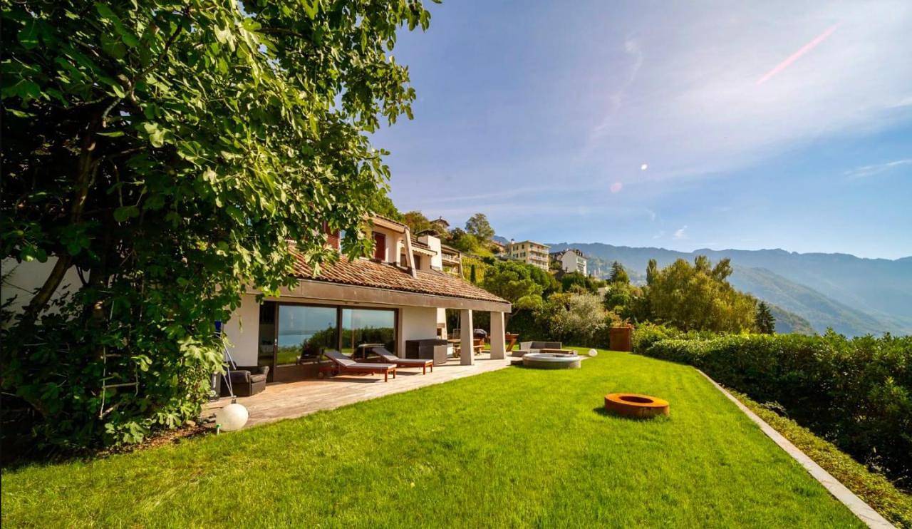 Sunset House with gorgeous view of the lake in Chernex, Montreux