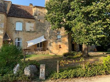 Chambre d’hôte pour 2 personnes, avec vue et jardin ainsi que piscine et sauna à Monsac