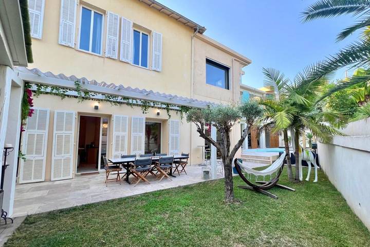 Villa pour 11 personnes, avec Terrasse ainsi que Jardin et Piscine à Beaulieu-sur-Mer