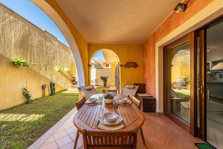 Casa Celeste: piscina compartida, terraza privada y aire acondicionado in Crabonaxa/Villasimius, Villasimius