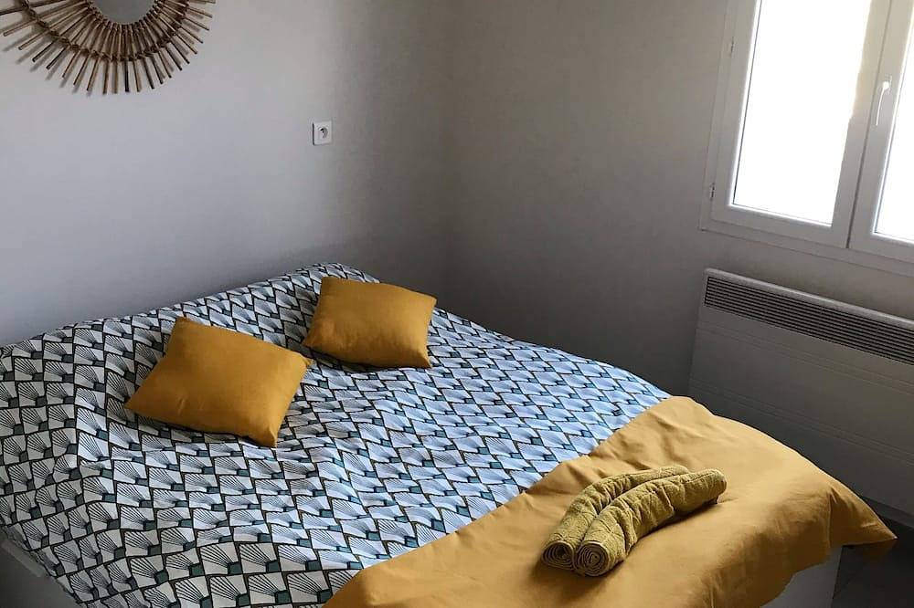Villa con piscina privada en el campo cerca del pueblo. in Mazan, Parque natural regional del Mont Ventoux