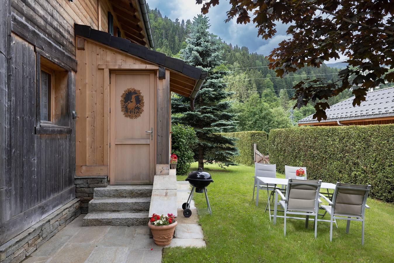 Appartement entier, Appartement "Le Vieux Chalet" avec vue sur la montagne, jardin privé et Wi-Fi in Saint-Gervais-les-Bains, Pays du Mont-Blanc