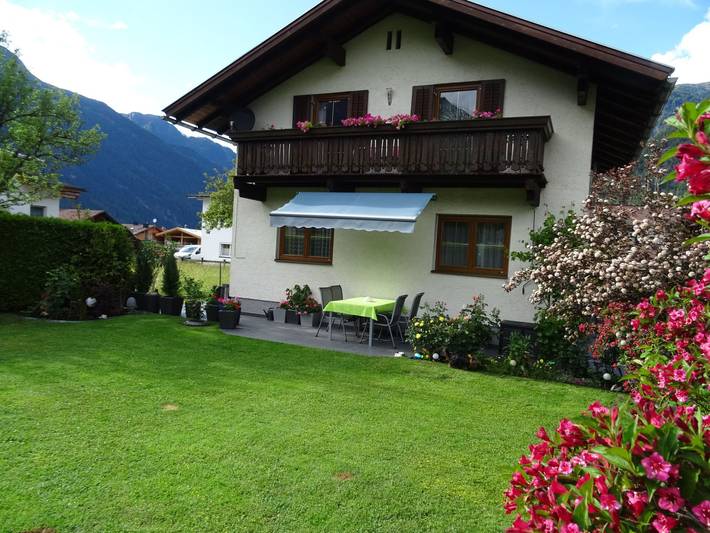 Ferienhaus für 5 Personen, mit Balkon und Terrasse sowie Garten in Umhausen