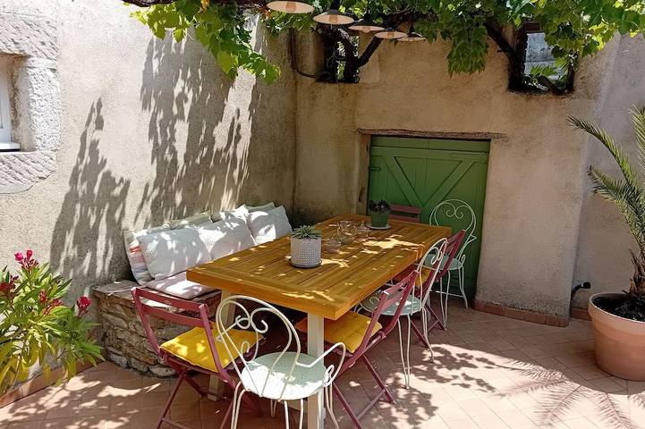 Location de vacances pour 6 personnes, avec Terrasse à Espeluche