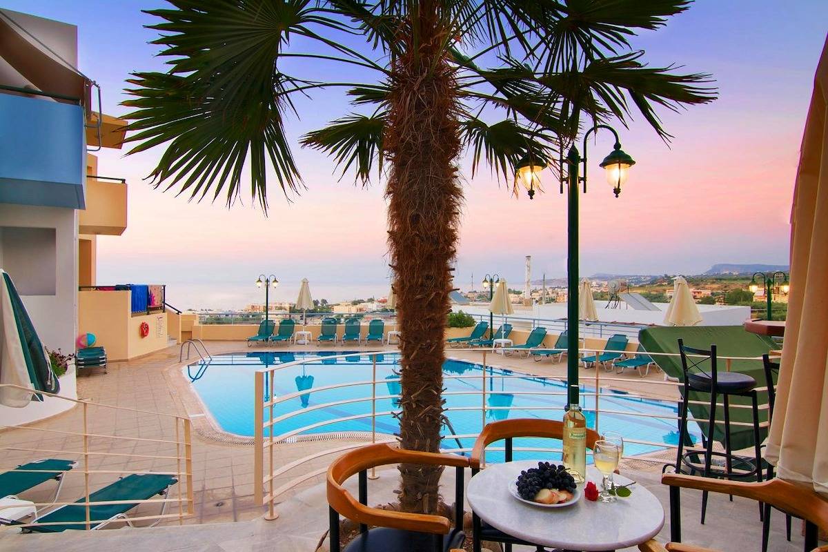 Hel lejlighed, Holiday home complex with pool, close to the sea, wifi | Sfakaki, Crete in Rethymno region