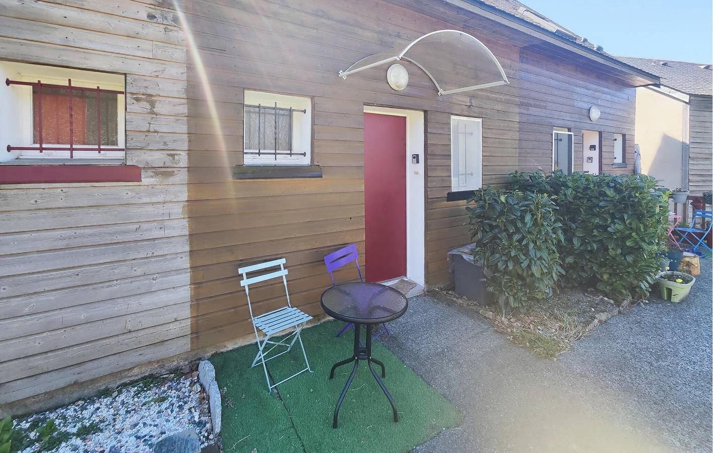 Charming 1.5km to Beach Apartment with Terrace and Free Parking in La Salvetat-sur-Agout, Béziers region