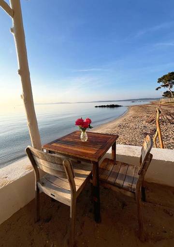 Hôtel pour 2 personnes, avec vue ainsi que jardin et sauna dans Plage Des Pesquiers Hyeres