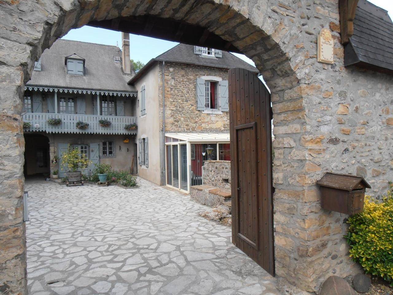 Two-Bedroom Cottage (5 Adults) in Oloron-Sainte-Marie, Béarn