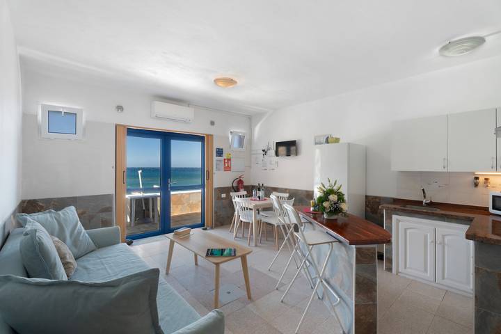 Entire apartment, Apartment 'Playa Azul - 3' with Sea View, Wi-Fi and Air Conditioning in Alojera, La Gomera