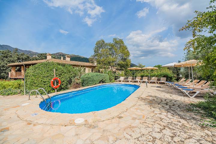 Finca für Gruppen für 12 Personen, mit Terrasse und Garten in Pollença