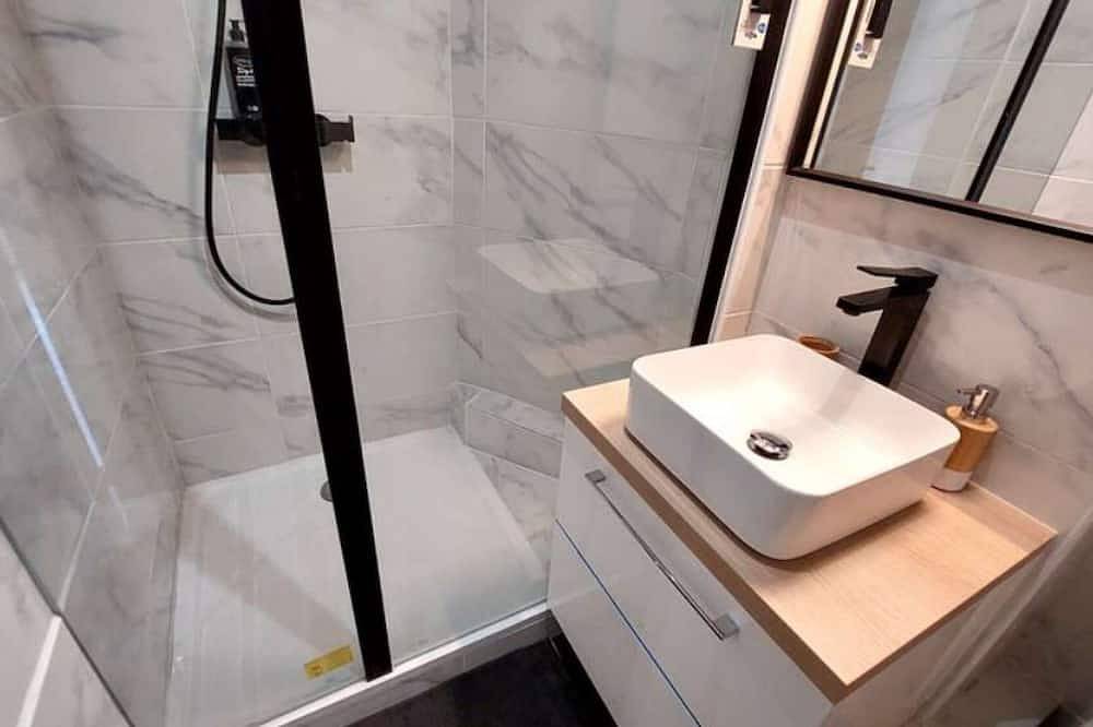 Apartamento entero, Gran F2 de 66m2 a 20 minutos de París y Orly. in Thiais, Valle del Marne