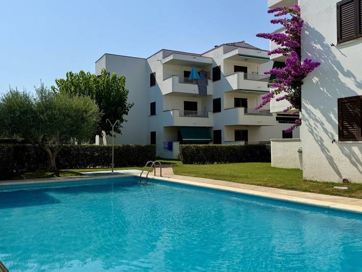 Apartamento para 6 personas, con Terraza y Piscina en Cala Montgo