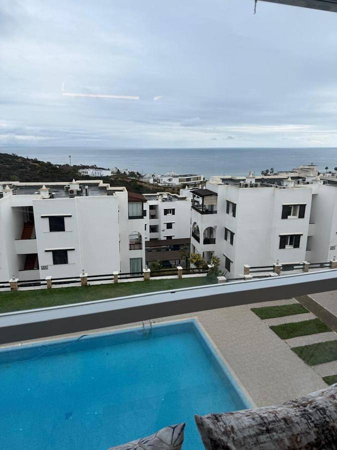 Appartement de vacances pour 6 personnes, avec vue ainsi que balcon et piscine