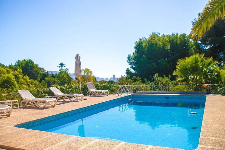 Villa for 7 people, with garden, with pets in Benidorm