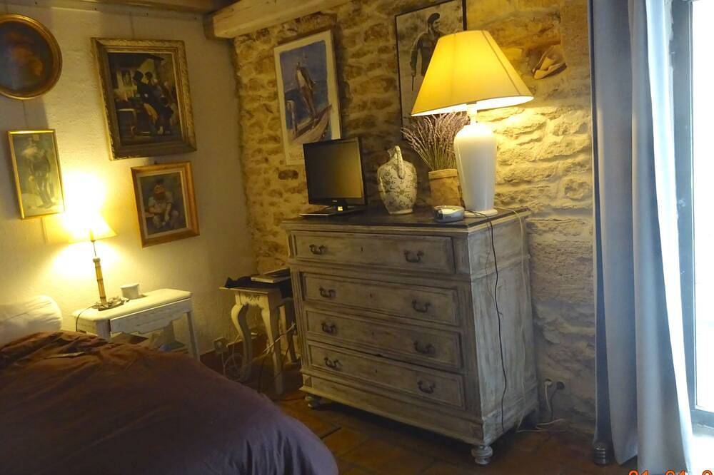 Maison d'artiste 200 m2 dans village historique à 3km du Pont du Gard in Sernhac, Région de Nîmes