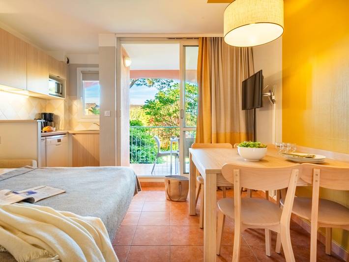 Location de vacances pour 4 personnes, avec terrasse et piscine, animaux acceptés dans Port de Cannes Marina