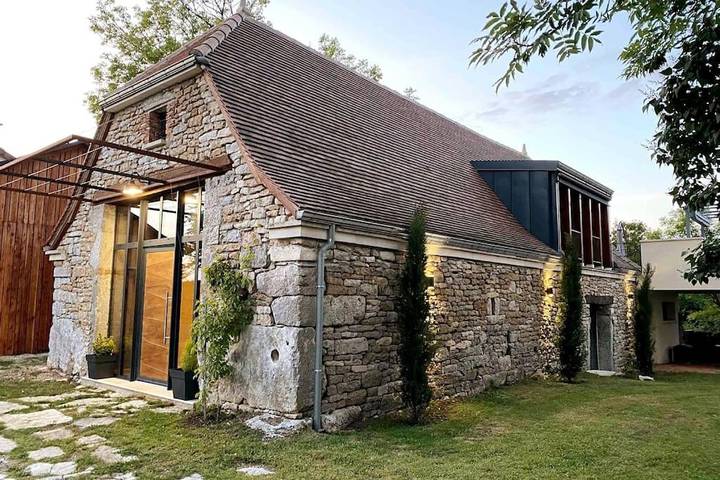 Location de vacances pour 8 personnes, avec Balcon et Terrasse ainsi que Jardin et Vue dans Flaujac-Gare