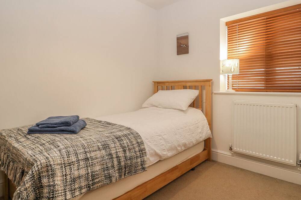 6 Malthouse Court, pet friendly, country holiday cottage in Watchet in Watchet, Somerset