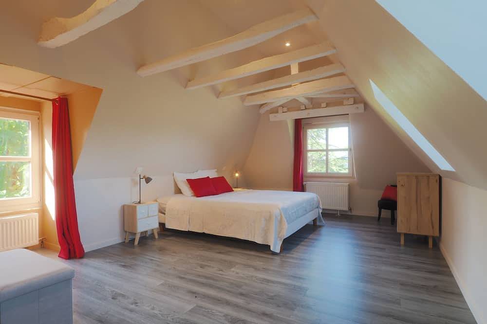 Maison de campagne 8 personnes tout confort,grande piscine in Saint-Chamassy, Périgord