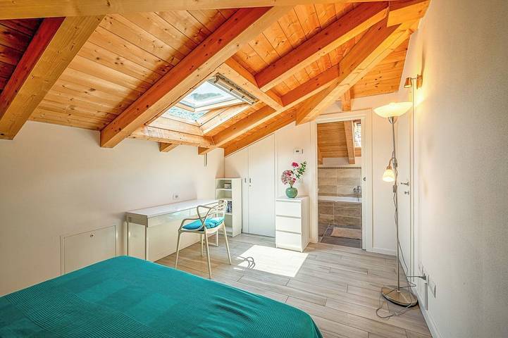 Gîte pour 6 personnes, avec balcon ainsi que jardin et piscine à Lenno - 4
