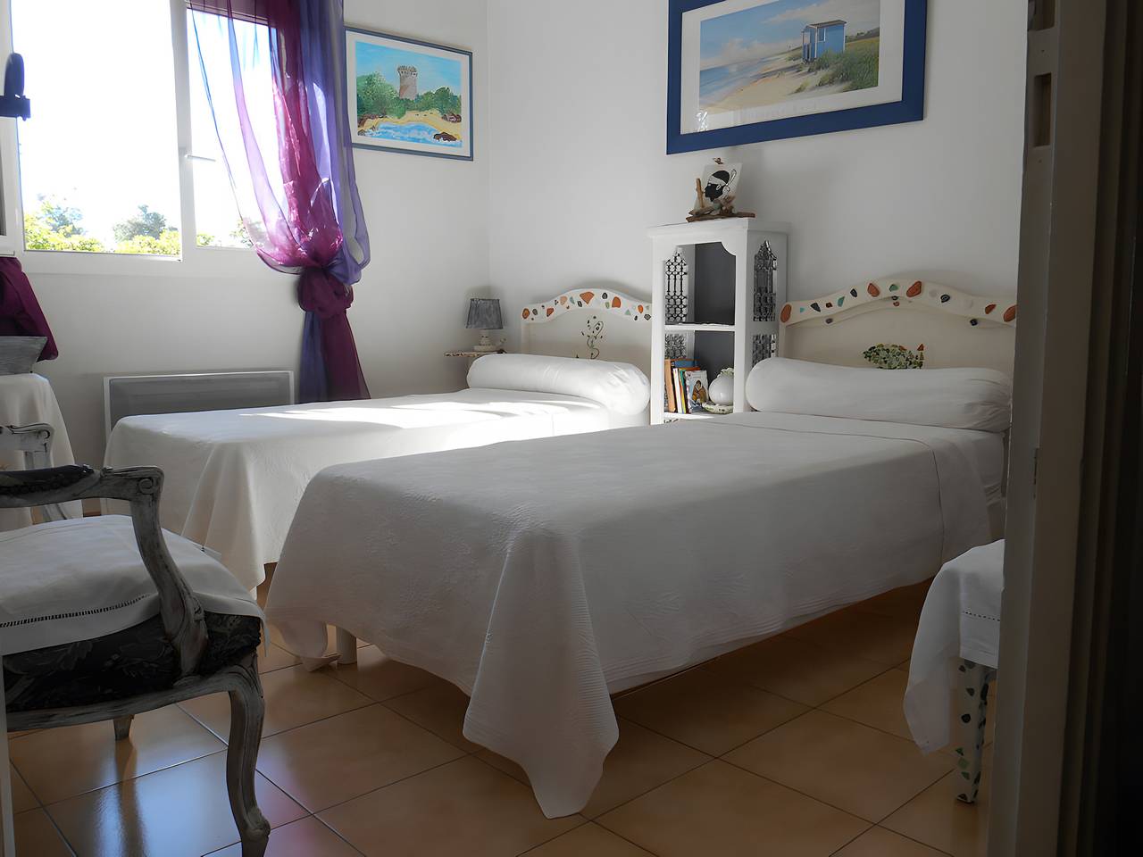 Chambres de la mer et baldaquin : Vue sur la montagne, terrasse et jardin partagés in Sarrola-Carcopino, Région d'Ajaccio