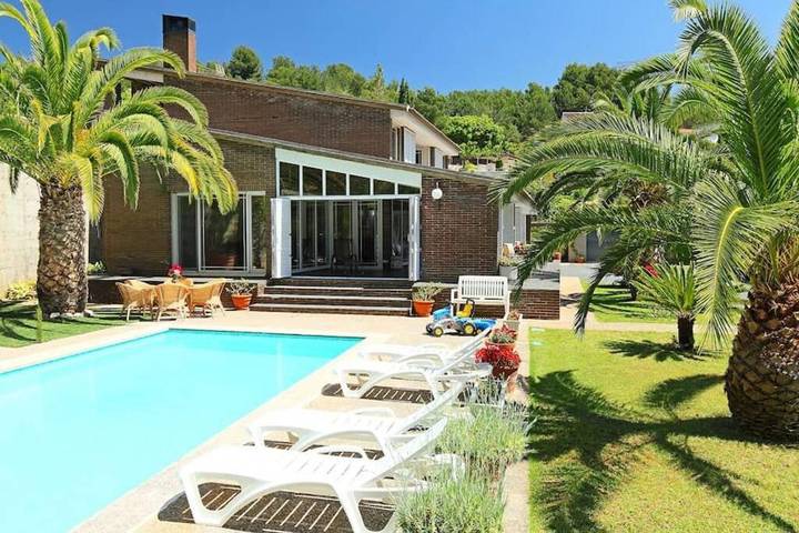 Casa rural para 12 personas, con Terraza y Jardín además de Piscina y Vistas en Almoster