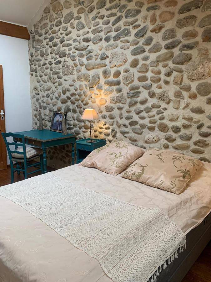 Gîte pour 2 personnes, avec piscine ainsi que vue et jardin à Saint-Romans - 2