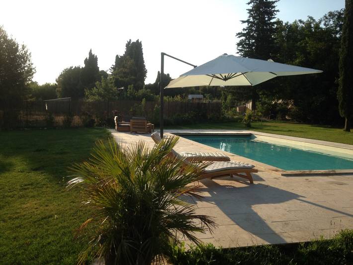 Location de vacances pour 10 personnes, avec terrasse et piscine, animaux acceptés à Eyragues - 2