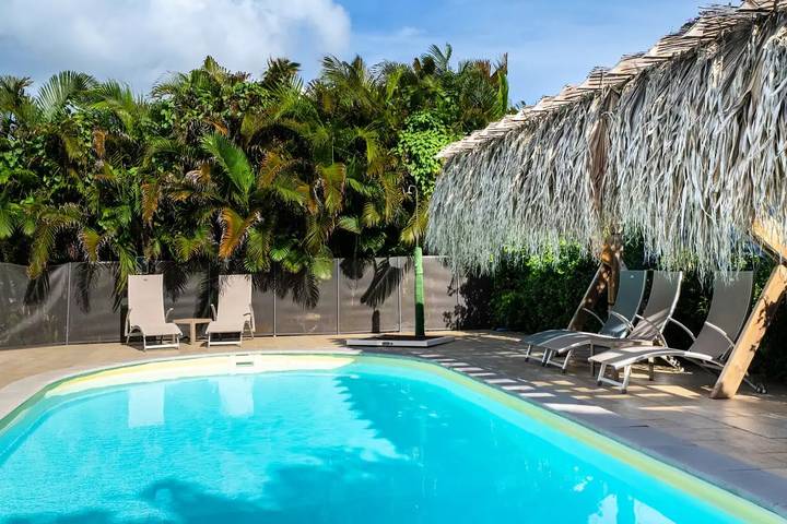 Camping pour 4 personnes, avec jardin et piscine