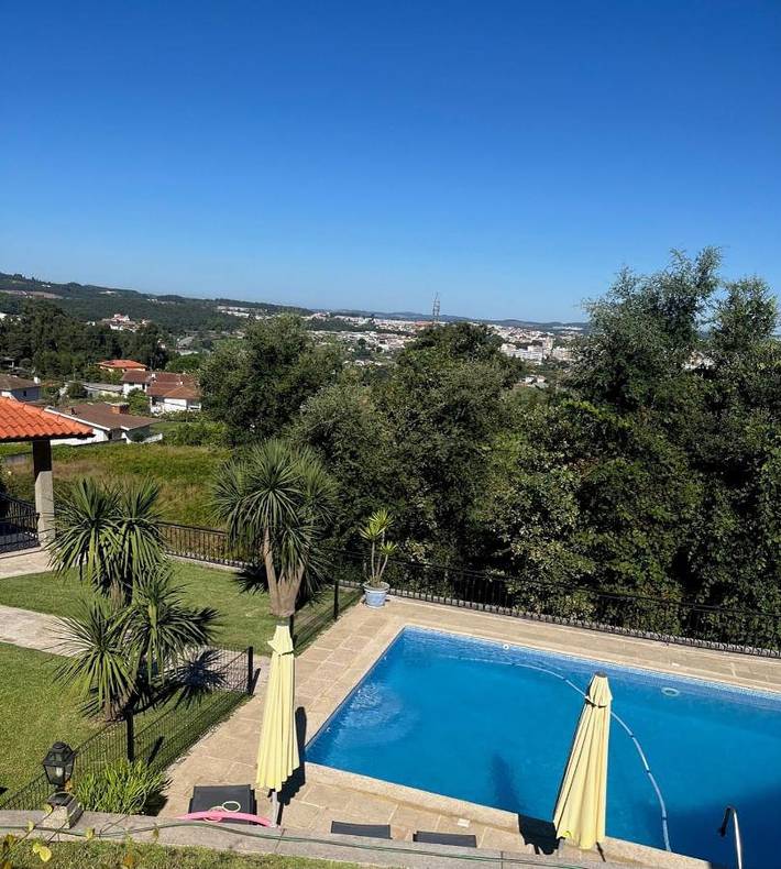 Location de vacances pour 8 personnes, avec piscine ainsi que vue et terrasse dans Santo Tirso - 3