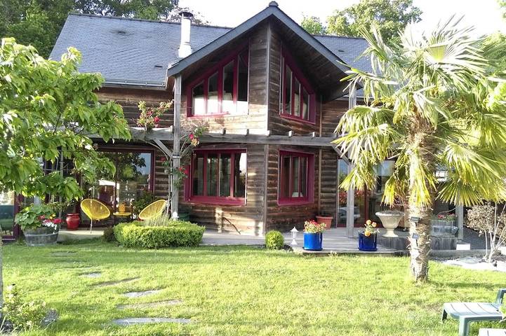 Gîte pour 4 personnes, avec jacuzzi et jardin à Soucelles