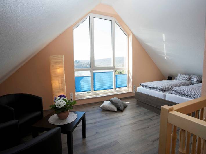 Ferienwohnung für 4 Personen, mit Balkon und Seeblick sowie Garten in Waldeck