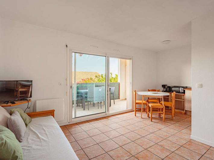 Gîte pour 4 personnes, avec Balcon ainsi que Terrasse et Piscine dans Plage La Milady - 2