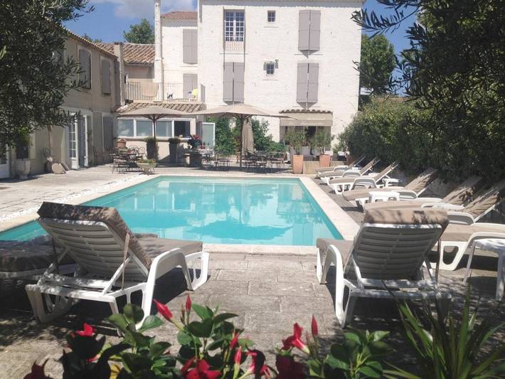 Hôtel pour 2 personnes, avec piscine ainsi que terrasse et jardin, animaux acceptés