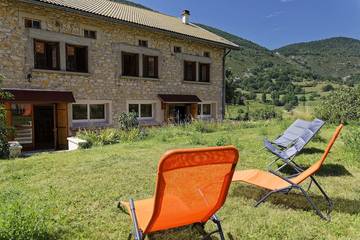 Gîte pour 15 personnes, avec terrasse et jardin à Vassieux-en-Vercors