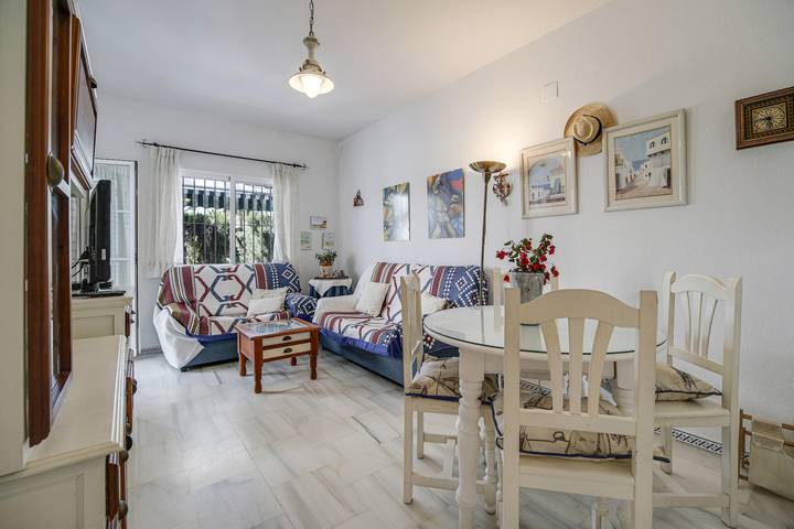Apartamento entero, Apartamento "Casa Mercedes" cerca de la playa con piscina y jardín in Sancti Petri, Chiclana de la Frontera