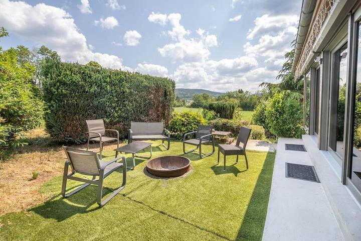 Chalet pour 14 personnes, avec jacuzzi ainsi que sauna et jardin, adapté aux familles