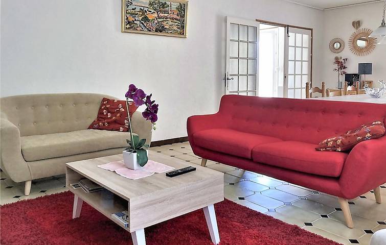 Encantador apartamento cerca de Saint-Trinit in Saint-Trinit, Parque natural regional del Mont Ventoux