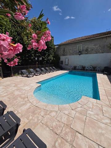 Hôtel pour 2 personnes, avec piscine et jardin, adapté aux familles à Nissan-lez-Enserune