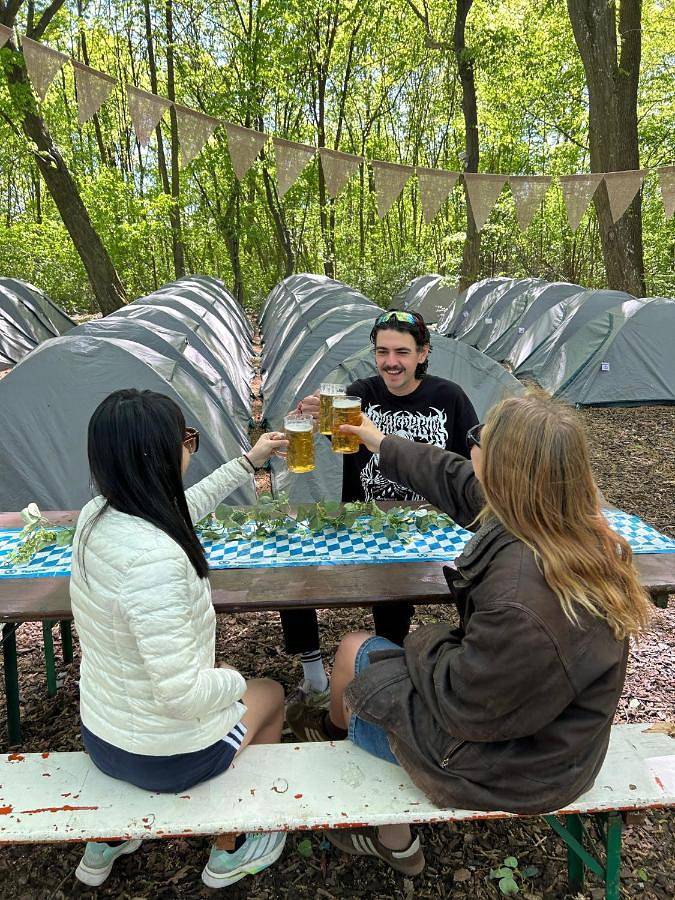 Camping für 4 Personen, mit Ausblick und Terrasse sowie Garten in München - 4