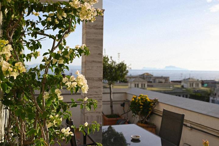 B&b per 3 persone, con panorama e balcone a Posillipo