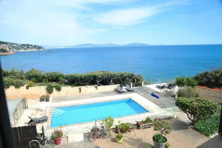 Maison de vacances pour 15 personnes, avec Balcon et Terrasse ainsi que Jardin et Piscine à Carry-le-Rouet