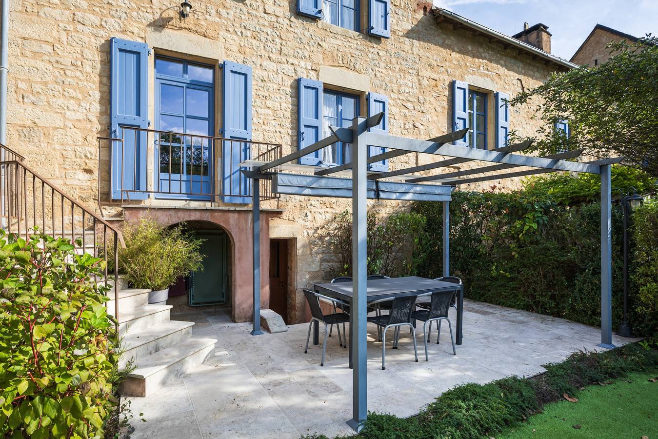Lou Flaujer Cottage: Mountain View, Private Terrace & Wi-Fi in Pont-les-Bains in Salles-la-Source, Aveyron