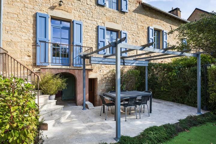 Lou Flaujer Cottage: Mountain View, Private Terrace & Wi-Fi in Pont-les-Bains in Salles-la-Source, Aveyron
