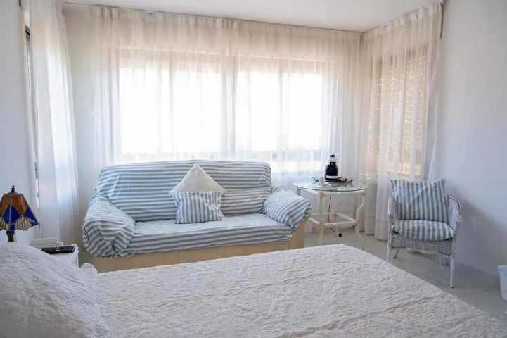 Maison d’hôte pour 2 personnes, avec vue ainsi que jardin et piscine - 1