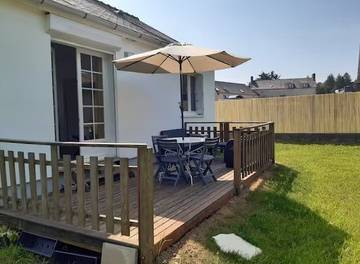 Gîte pour 4 personnes, avec terrasse ainsi que piscine et jardin dans le Finistère