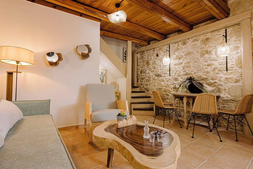 Authentic cretan village cottage, mountain views, local host, 2 min to wineries in Iraklio-Heraklion und Umgebung
