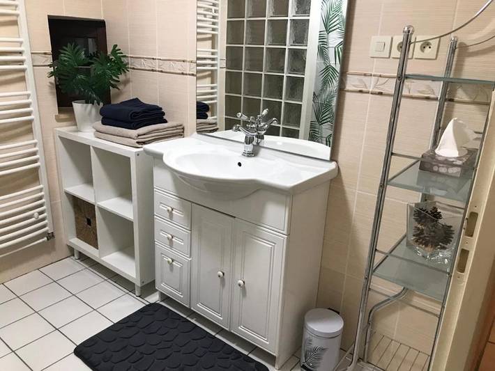 Location de vacances pour 4 personnes, avec piscine ainsi que vue et jardin à Saint-Aquilin - 4