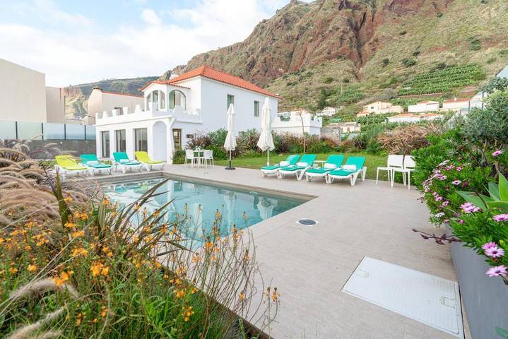 Casa de férias para 8 pessoas, com piscina e jardim e ainda vista and vista para o lago em Madeira